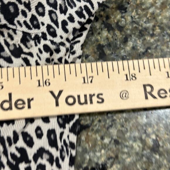 Silx By August Silk Cardigan Sweater Size M Gray Black Leopard MISSING BUTTON - Picture 6 of 9